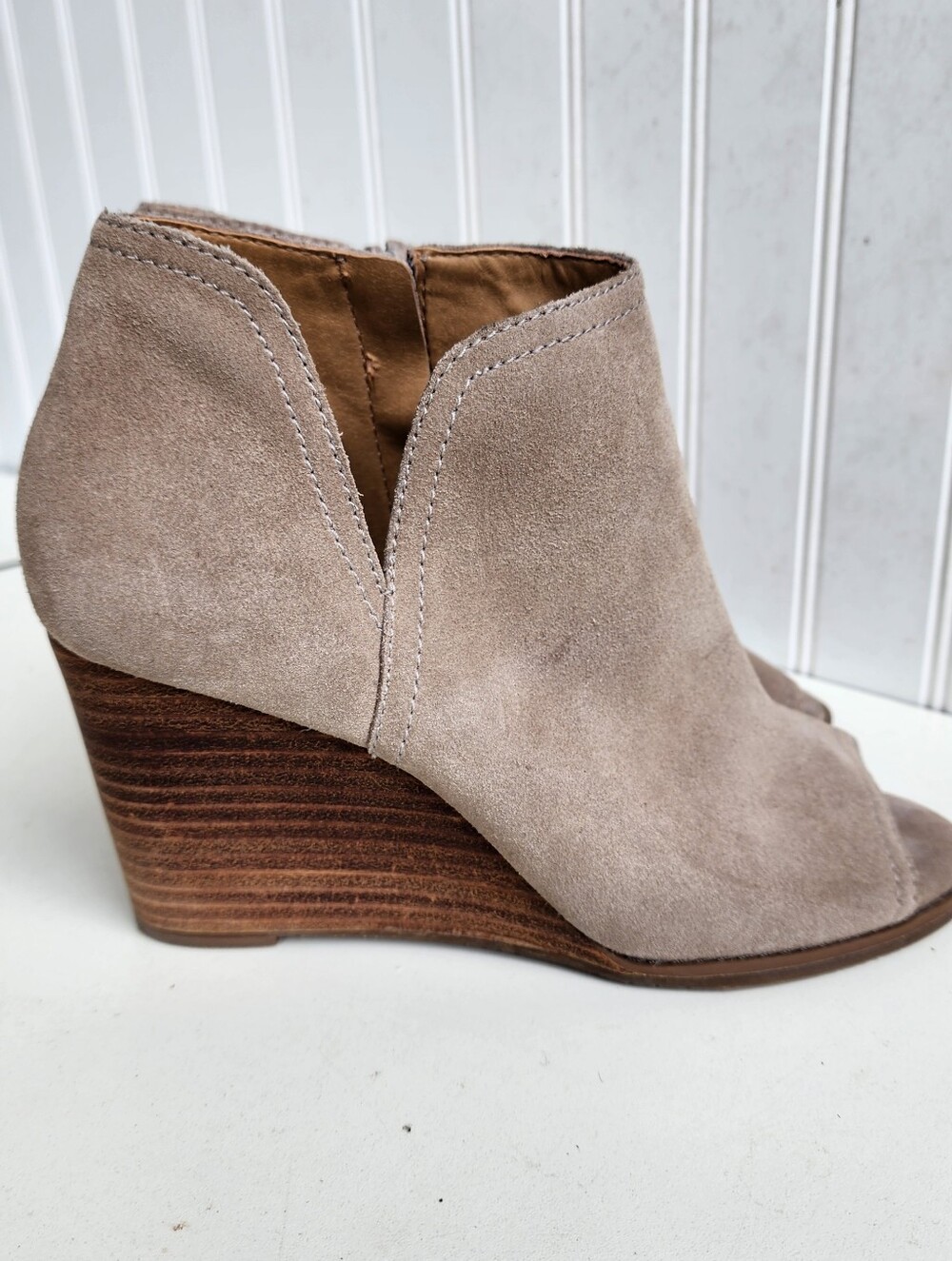 Lucky Brand Jezzah Peep Toe Suede Beige Tan Wedge Booties Ankle Boots Size 8 M